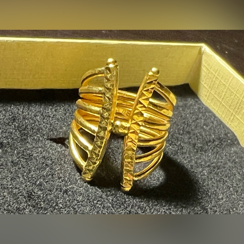 22k Yellow Solid Gold Ring - image 3